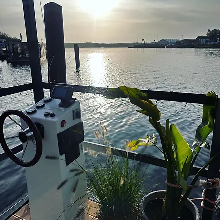 Premium Hausboot Trave Traum Lubecca