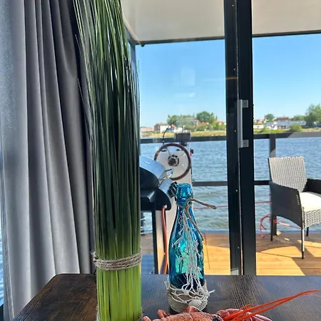 Apartament Premium Hausboot Trave Traum