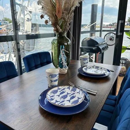 Apartament Premium Hausboot Trave Traum